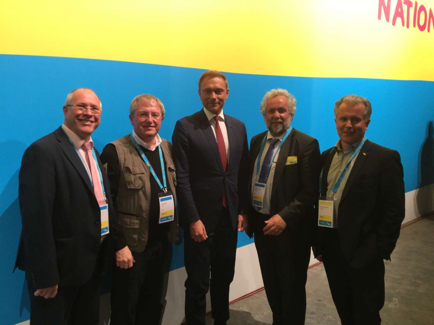 Vertreter der FDP Main-Kinzig auf dem 69. Bundesparteitag der FDP in Berlin (v. l. n. r.: Thomas Schäfer, Alexander Noll, Christian Lindner, Dr. Ralf-Rainer Piesold und Prof. Joachim Fetzer)
