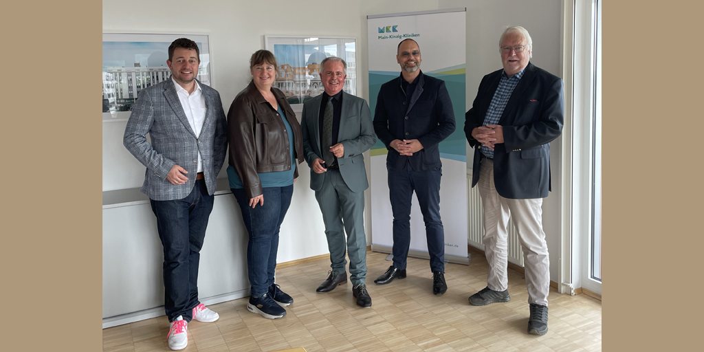 V.l.n.r.: Daniel Protzmann (FDP-MKK), Andrea Rahn-Farr (FDP-Wetterau), Prof. Joachim Fetzer (FDP-MKK), Christian Quack (Geschäftsführer Main-Kinzig-Kliniken), Dr. h.c. Jörg-Uwe Hahn (FDP-Wetterau)